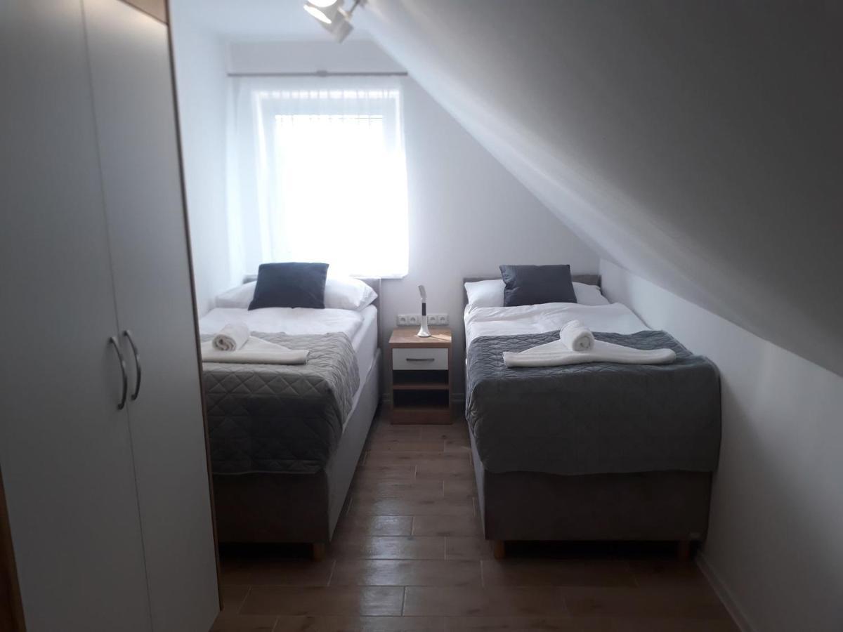 לדניצה Apartmanovy Dum Na Kolonade מראה חיצוני תמונה
