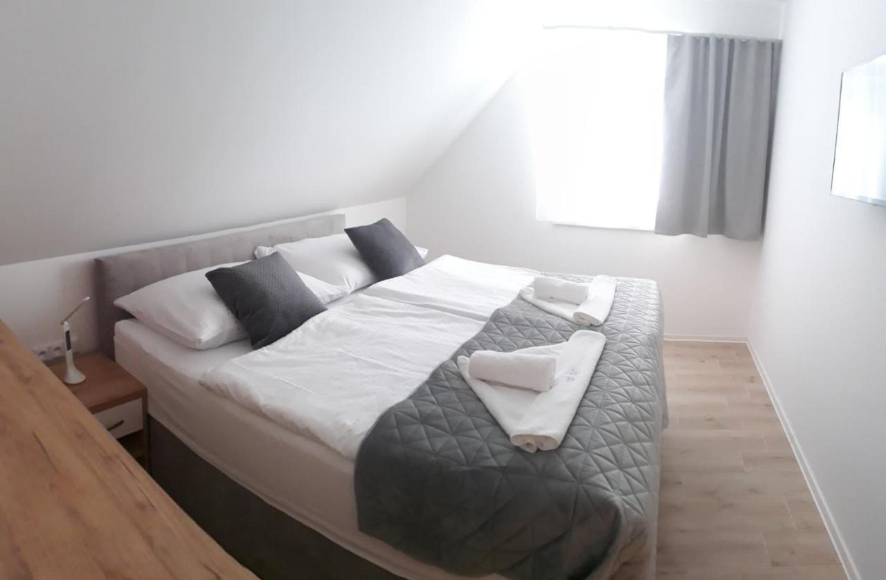 לדניצה Apartmanovy Dum Na Kolonade מראה חיצוני תמונה